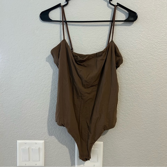 NWOT SKIMS Fits Everybody Cali Thong Bodysuit Oxide 2X - Picture 2 of 7